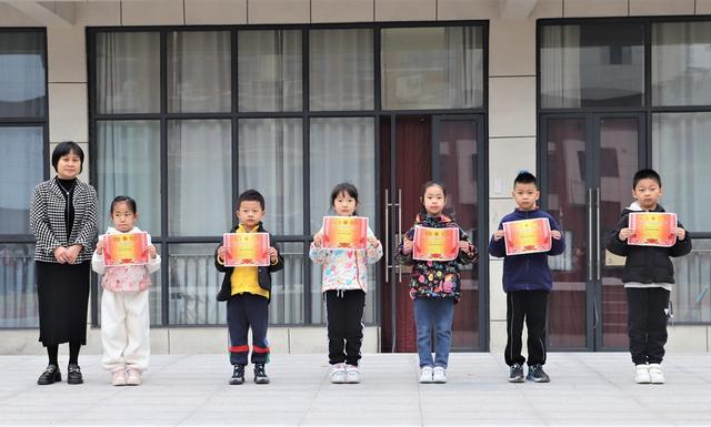 小学：幼小转衔促成长双向奔赴育美好AG旗舰厅网站郑州管城区外国语牧歌(图4)