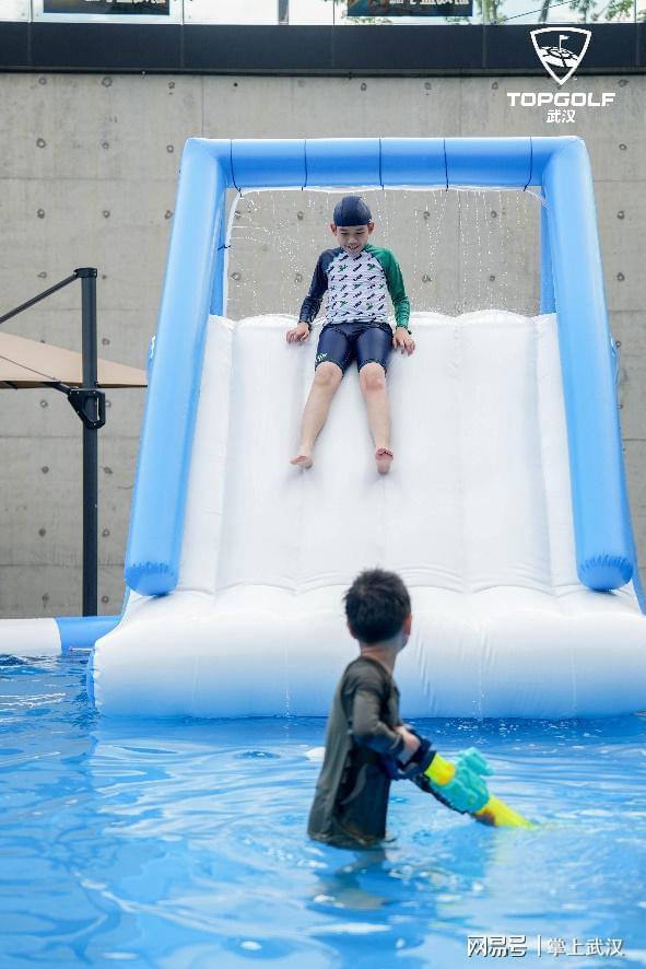 狂欢季 100种清凉方式打造城市消暑新地标AG旗舰厅娱乐平台拓高乐武汉开启今夏玩水(图3)